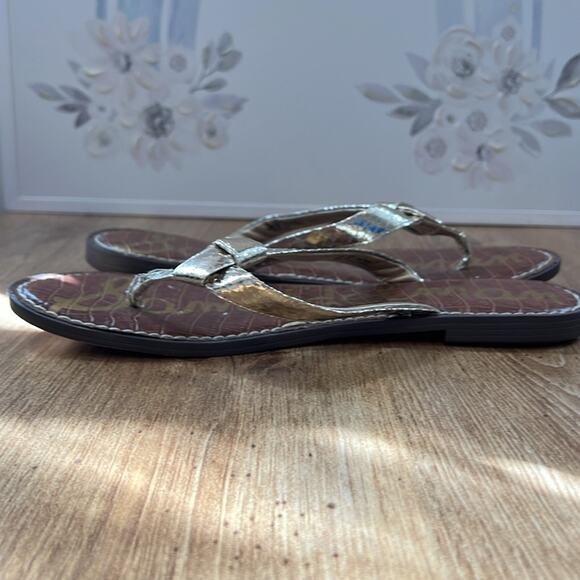 Sam Edelman Giles Gold Snakeskin Print Knotted Thong Sandals - Picture 14 of 14